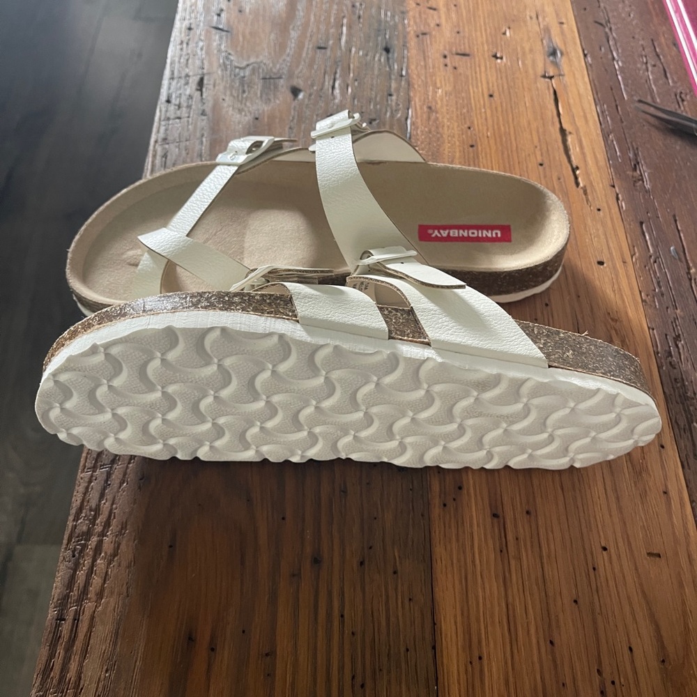 Womens Melody sandals.